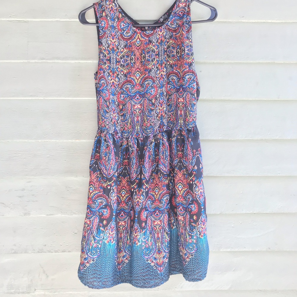 Multicolored patterned sleeveless dress